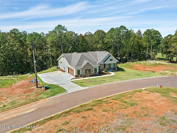 2nd image of 40 Eagle Ridge Ln