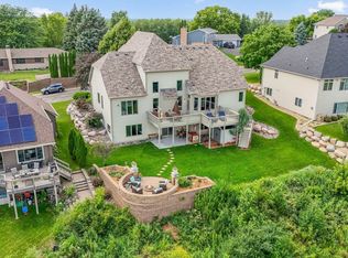 3020 Carey Heights Dr, Saint Paul, MN 55109