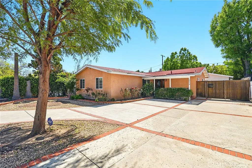 5 bed, 1967 sqft, $6,000 — Photo 2
