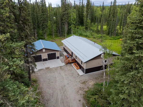 605 Silver Lining Dr, North Pole, AK 99705