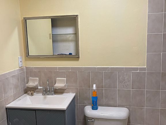 4th image of 4055 Barnes Ave Floor 2
