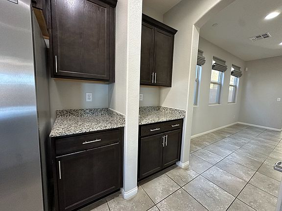 5th image of 2220 Mundare Dr
