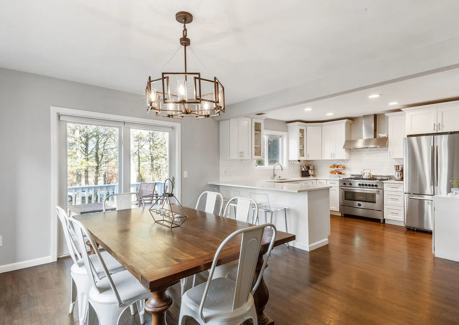 Charming and Completely Renovated Southampton Home!! — Photo 4