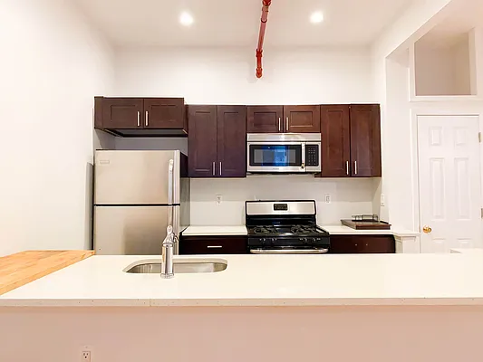 Rented by RealTegrity NY LLC | media 17