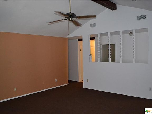 5th image of 900 Hillyer St