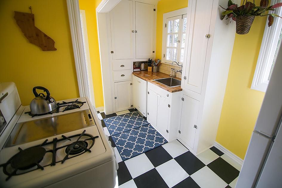 1st image of 2492 N Gower St
