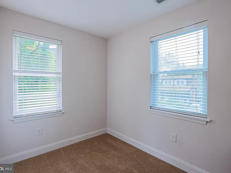 215 Clarendon Ave — Photo 46