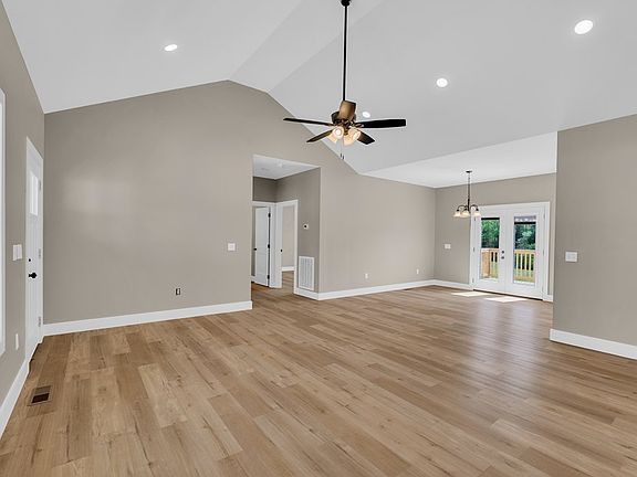 5th image of 8352 Southfork Rd