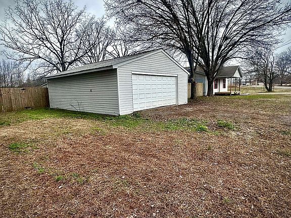 5th image of 5040 Lagrange Rd