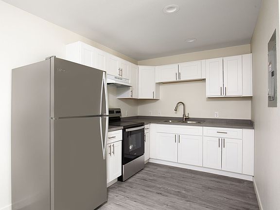5th image of 2592 Sherwood St APT 2