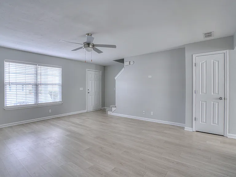 415 Arapaho Dr — Photo 3