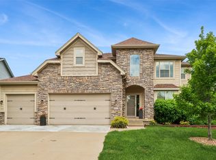 16651 Oakbrook Dr, Clive, IA 50325