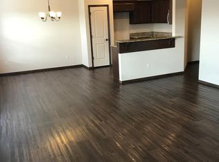 932 SW 11th St, Moore, OK 73160