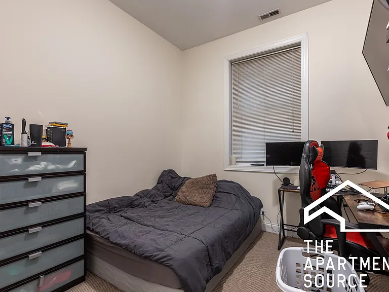 1354 W Augusta Blvd #201 — Photo 12