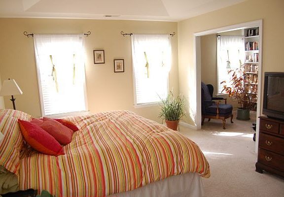 Master suite includes sitting room!