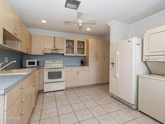 3rd image of 1850 NW 18th St APT 102