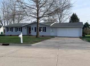 1413 2nd St SW, Independence, IA 50644