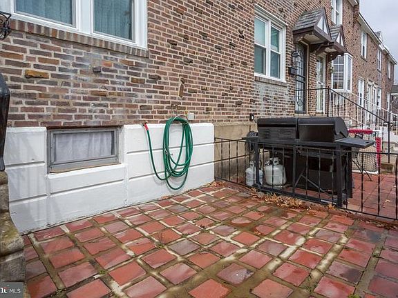 3rd image of 2411 Bond Ave