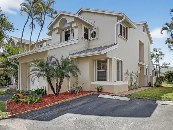 2052 Discovery Circle, Deerfield Beach, FL 33442