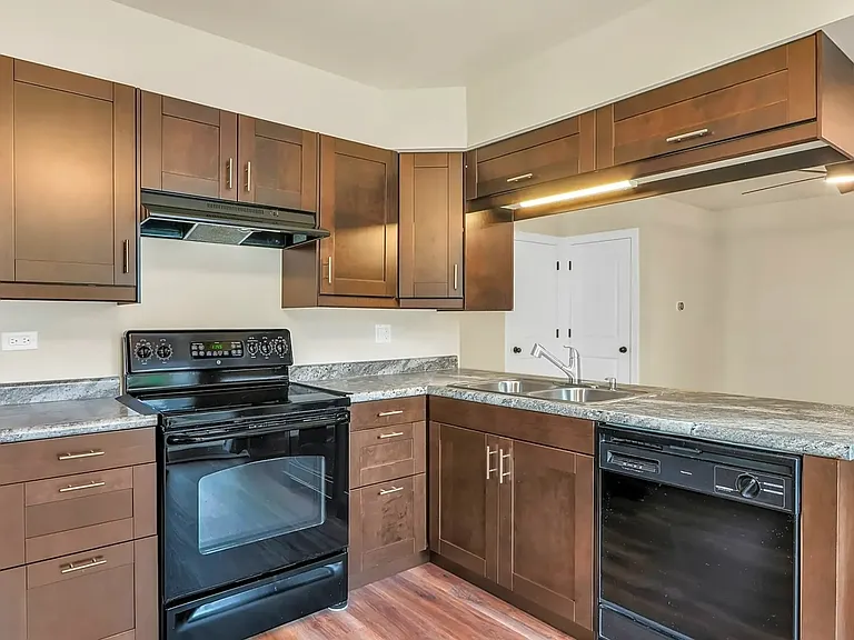 719 Wakefield Rd — Photo 6