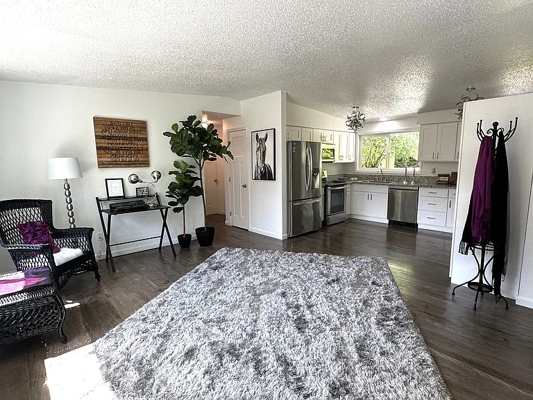 810 Garrison St NE — Photo 6