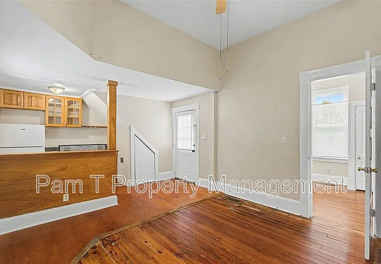 124 E Henry St #D — Photo 4