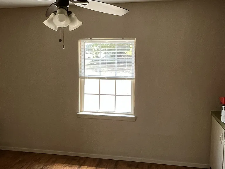 1019 Clay St — Photo 17