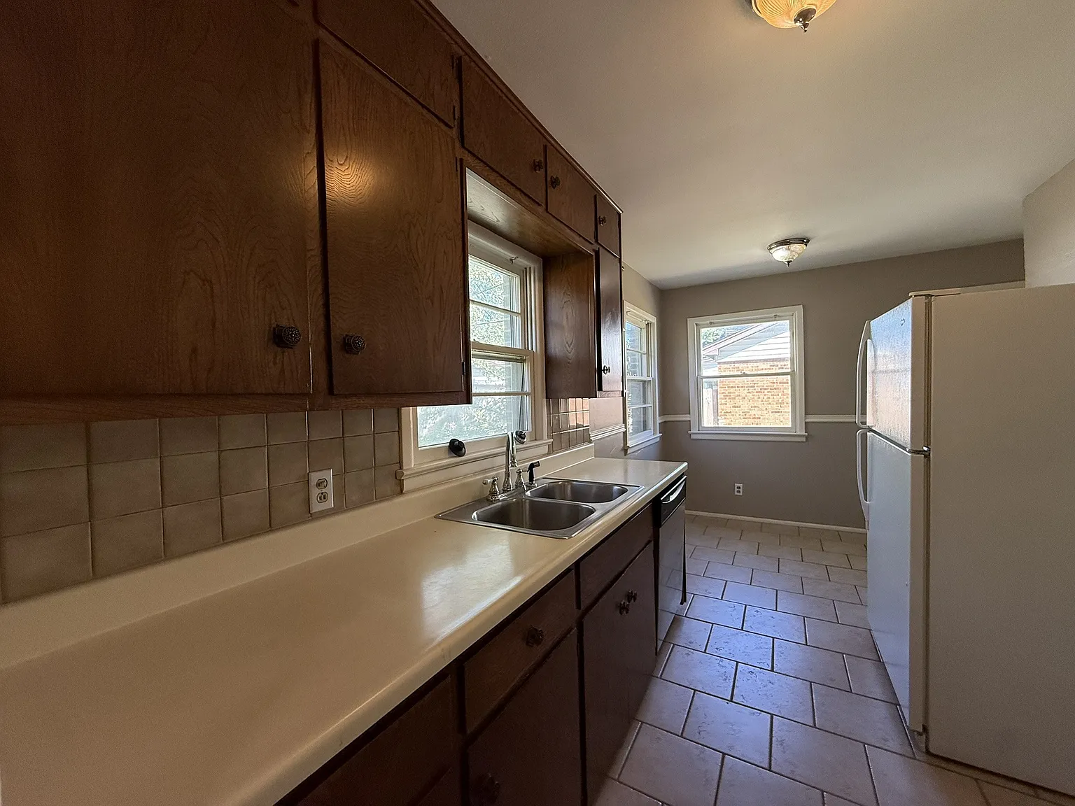 2 bed, 1025 sqft, $995 — Photo 4