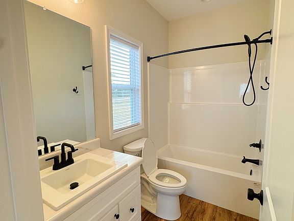 4th image of 576 W Lowndes Dr