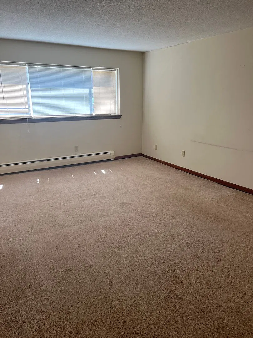 1410 Acre St — Photo 3