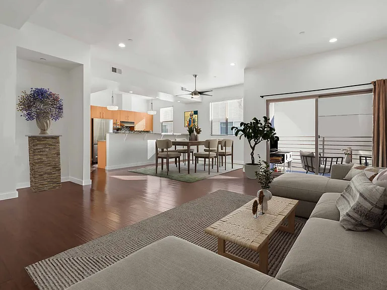6462 Woodley Ave — Photo 10