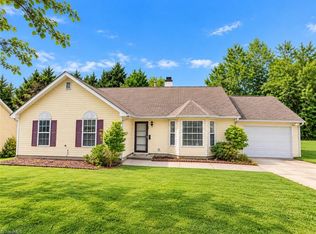1704 Bellwick Dr, Greensboro, NC 27406