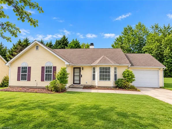 1704 Bellwick Dr, Greensboro, NC 27406