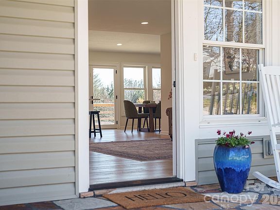 4th image of 338 Hawthorne Dr