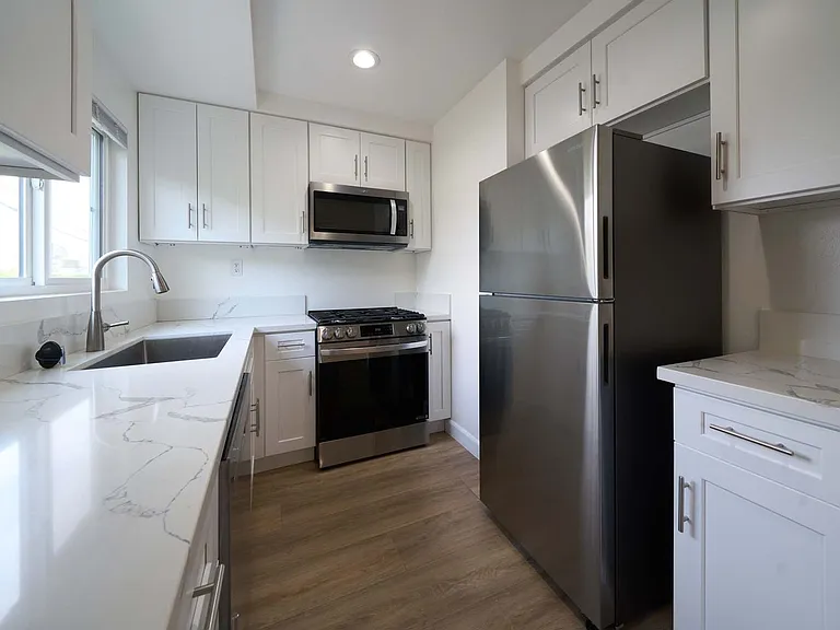 Whitsett 6335 — Photo 11
