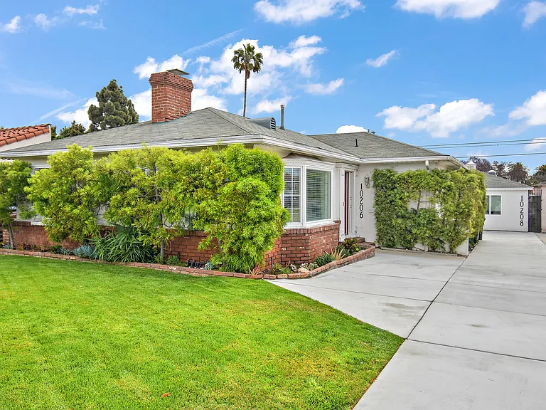 10206 S Hobart Blvd — Photo 28