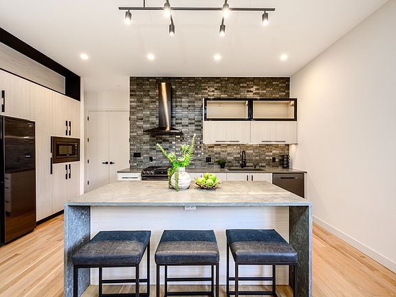 5th image of 2820 W Lyndale St #1N