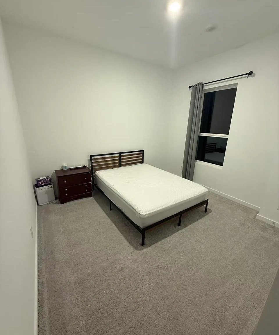 4 bed, 1941 sqft, $1,200 — Photo 1