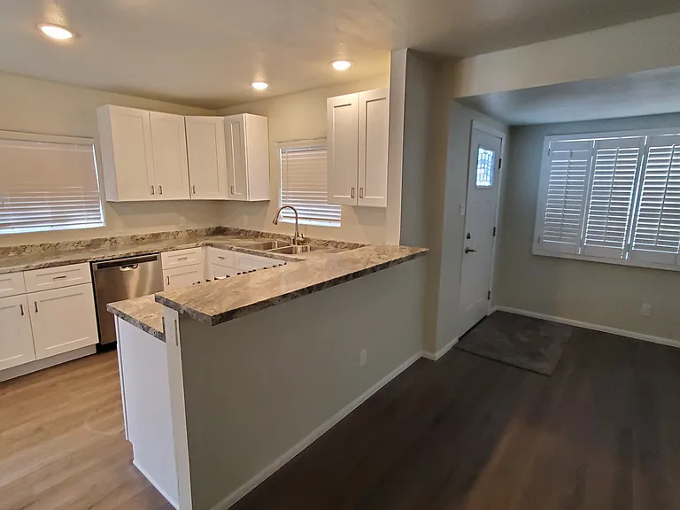 904 Coal Ave SW — Photo 20