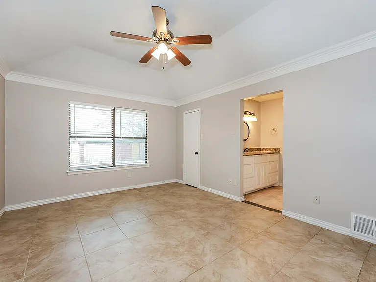 3400 Meadowmoor St — Photo 9
