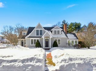 10 Meadow Brook Ln, Reading, MA 01867