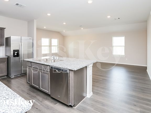 5th image of 800 Saddle Horn Way