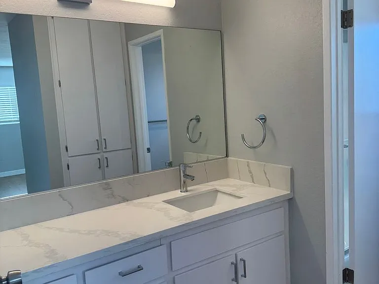 Harbor Terrace Apartments — Photo 19