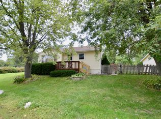315 E Willow Dr, Round Lake Park, IL 60073