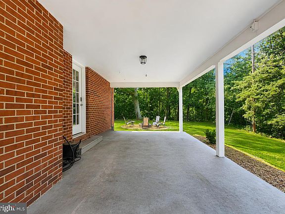 3rd image of 45793 Spruce Dr