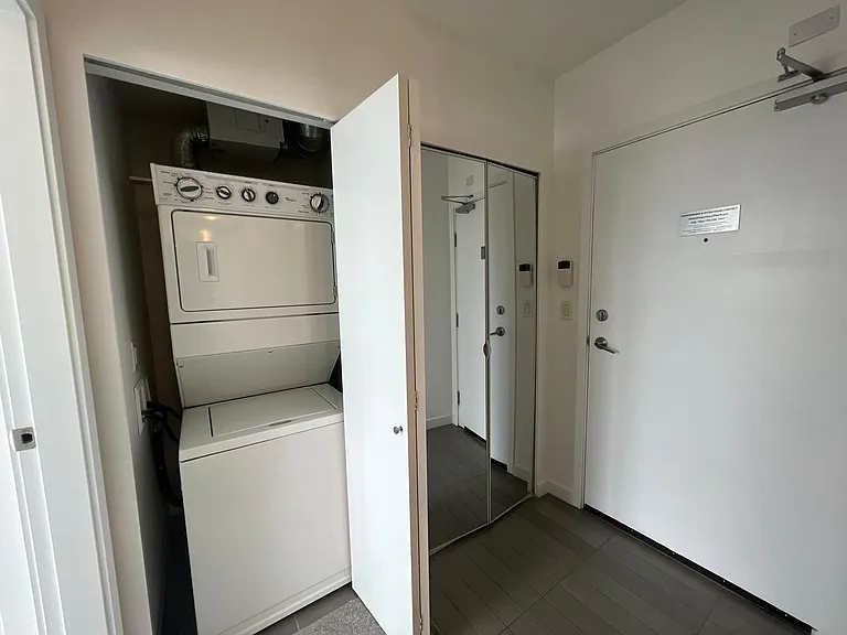 33 Smithe St #3301 — Photo 9