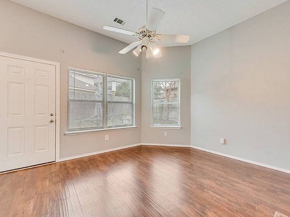 3rd image of 1220 Royal Crescent Dr