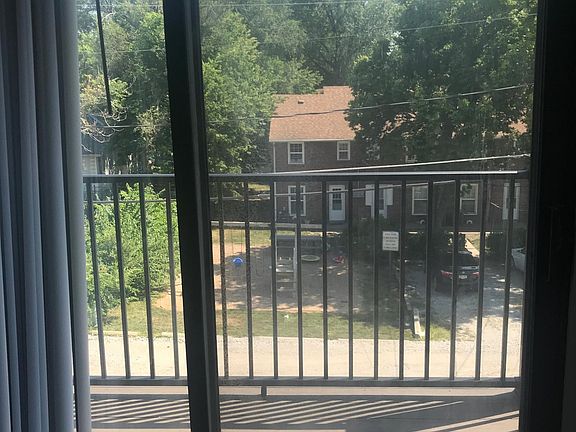 4th image of 3405 Holdrege St APT 202