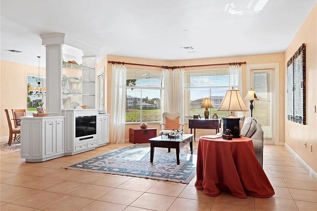2 bed, 2.5 bath, 1897 sqft, $9,500 — Photo 4