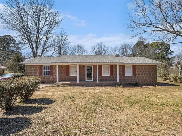 413 N College Dr, Cedartown, GA 30125